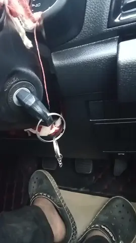 isuzu d-max กุญแจติดขัดไม่สามารถถอดออกจากเบ้าได้ขอบคุณเจ๊นาแห่ง ร้านนวดนาราวดี ด้วยครับที่แนะนำลูกค้าให้ #ช่างกุญแจชาญเมืองพัฒน์