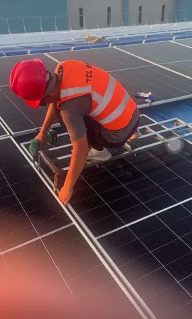 Phương pháp thi công tấm pin năng lượng mặt trời an toàn nhất cho tấm pin. Không làm vỡ cell pin bên trong (microcrack) #dienmattroinhatrang #nhatrangsolar #quynhansolar #renewableenergy #nangluongmattroi #greenenergy #makeithappen #NhaTrang #SolarEnergy 