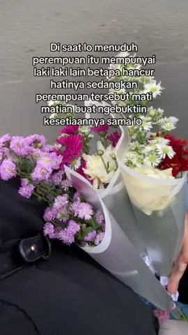 Aku akan tetap tenang tuan akan aku buktikan seberapa setianya wanita yang kau tuduh selingkuh dan murahan ini 🥀
