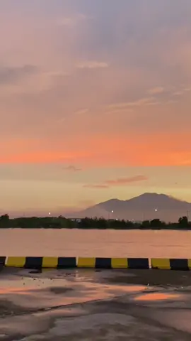 Fenomena terbaik dipelabuhan sore kemarin #pelabuhan #kendal  #senja  #hari 