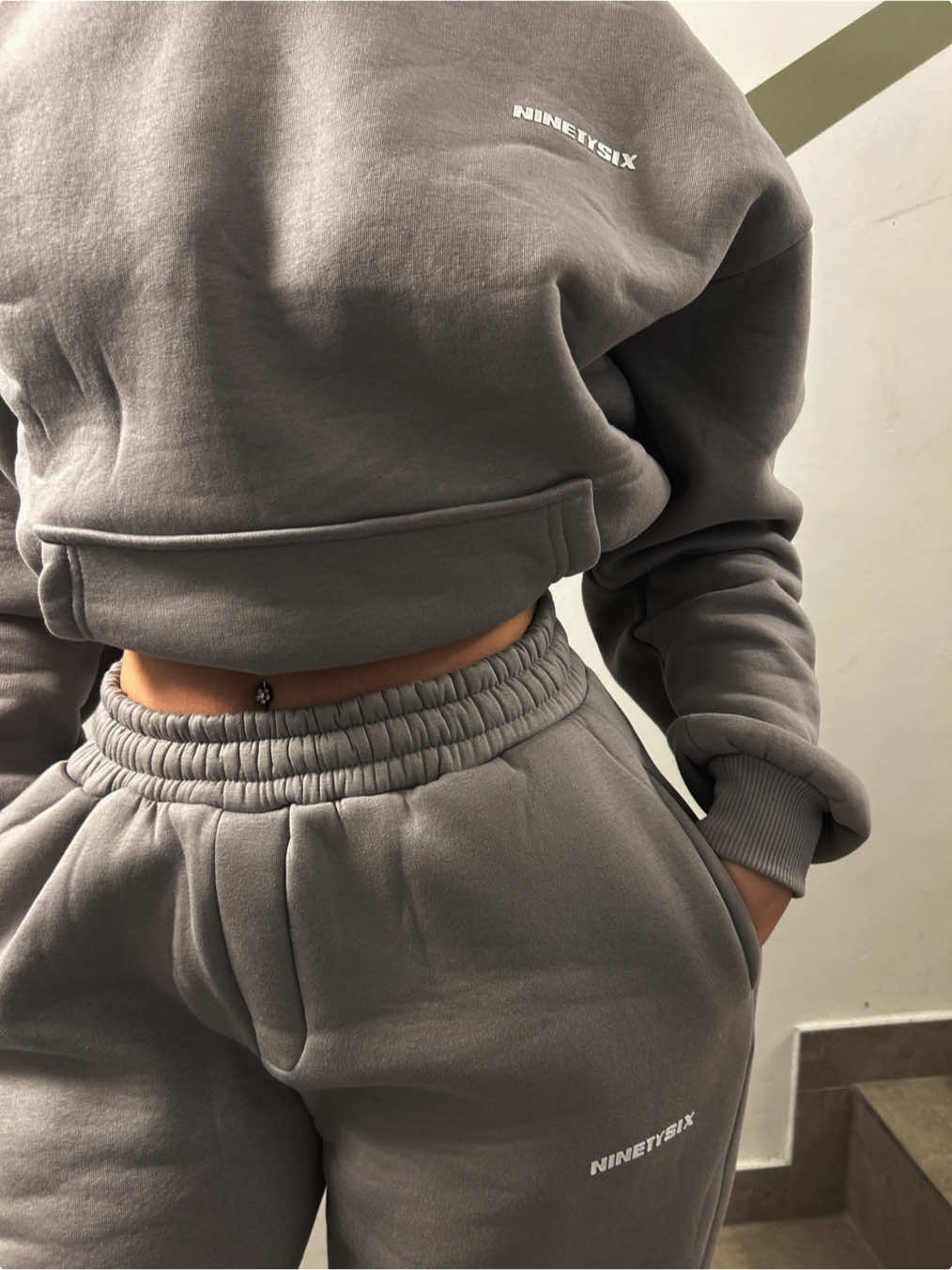 Ich war soooo müde Leute😭 Der Tracksuit ist von ninetysix die wbsite findet ihr in meiner Instagramstory 🥰 COLOR: Grey || SIZE: S   #foryou #trendy 