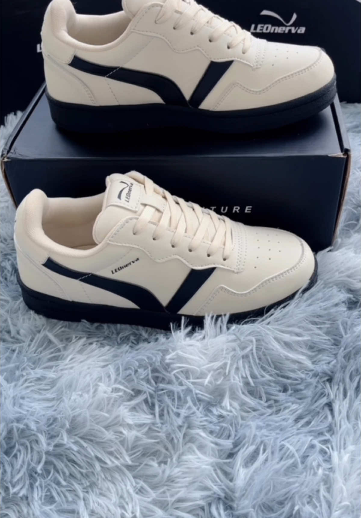 Giày thể thao nam nữ Leonevar bee đế đen.đi tăng lên một size nhé#giaythethao #giaysneaker #leosneaker47 #giayleonerva #leonevar808 