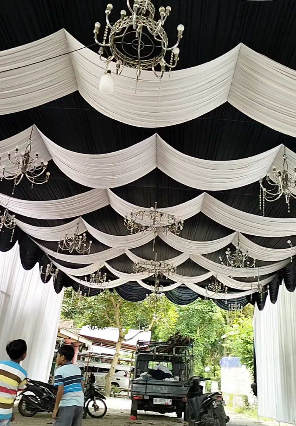 #weddingkediri #tendakediri #inspirasiwedding #dekorasipelaminan #dekorasikediri 