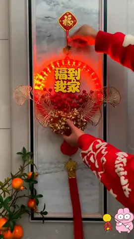 Vòng hoa đèn led và hoa đông đào trang trí tết 2025 #vonghoatrangtritet #vonghoa #vonghoatreocua #vongtrangtritet #tết2025 #trangtritet 