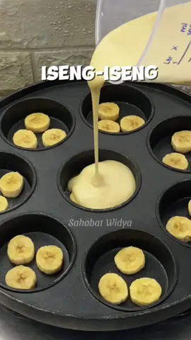 Kenapa gak dari dulu aja buat kue dari olahan pisang ini #resepsimple #reseptiktok #olahanpisang #fyp #fypシ 