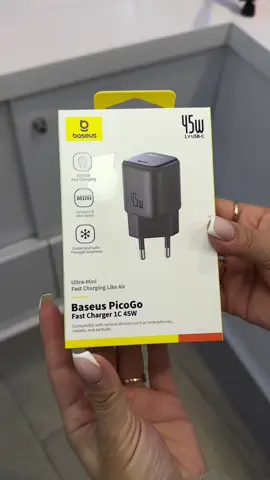 Сетевое зарядное устройство Baseus PicoGo Fast Charger 1C 45W Компактное и мощное зарядное устройство для быстрой и безопасной зарядки ваших устройств. Основные характеристики: 	•	Мощность 45W: поддержка технологии Power Delivery (PD) для быстрой зарядки ноутбуков, смартфонов и планшетов. 	•	1 порт USB-C: универсальный порт для современных устройств. 	•	Компактный дизайн: минимальный размер делает зарядное устройство удобным для путешествий и использования дома или в офисе. 	•	Материалы премиум-класса: обеспечивают долговечность и безопасность. Преимущества: 	•	Быстрая зарядка: заряжает устройства до 50% за короткое время (в зависимости от модели). 	•	Совместимость: поддерживает широкий спектр устройств, включая Apple, Samsung, Huawei, Xiaomi и другие. 	•	Безопасность: защита от перегрева, короткого замыкания и скачков напряжения. 	•	Легкость: ультралегкий корпус, идеально подходит для повседневного использования. Baseus PicoGo 45W — мощное и компактное решение для тех, кто всегда в движении!