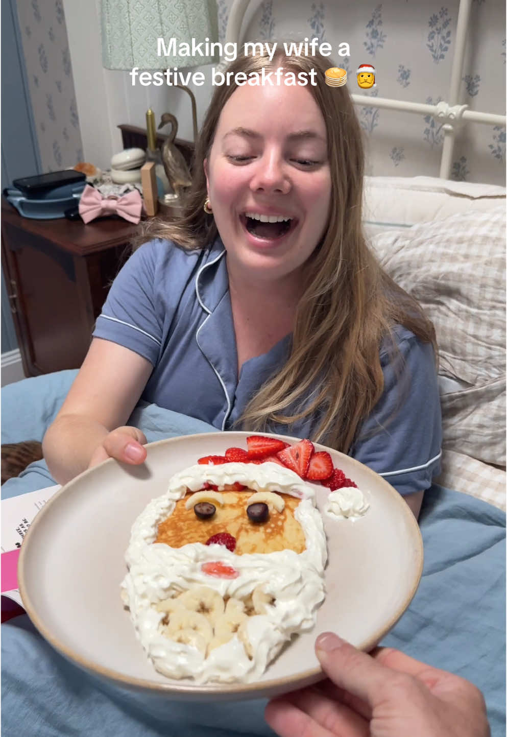 Made my wife santa pancakes for breakfeast 🎅🥞#christmasfood #Foodie #reaction #FoodTok #foodideas 