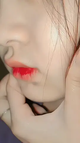 #မောင်သိပ်ချစ်တဲ့နှခမ်းလေးဖူးပီးနီလို့ရဲ😊😍😘#ချစ်စရာကောင်းတာတစ်ခုပြမယ် #foryou #မြင်ပါများပီးချစ်ကျွမ်းဝင်အောင်လို့🤒🖤 #tiktokmyanmar #MLBBM6TorchRelay 