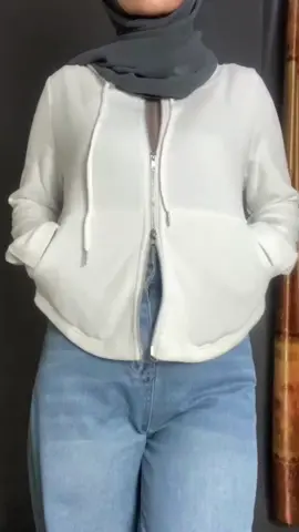 Nyaman di pake ngampus atau nongkrong nih 🤩 #hoodie #hoodies #outfitideas #hoodiewanita 