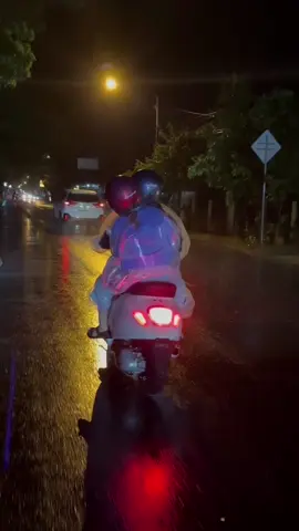 jogja ujan mulu🥲#vespa #vespamatic 