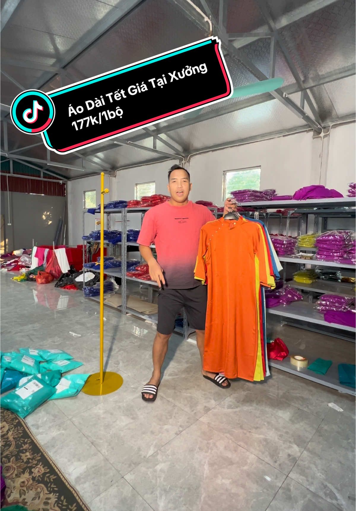 Áo dài cách tân trơn đính ngọc trai đủ 9 tông mầu ##áodaivietnam #phunuvietnam #xuhuowngtiktok #aodaicachtan 