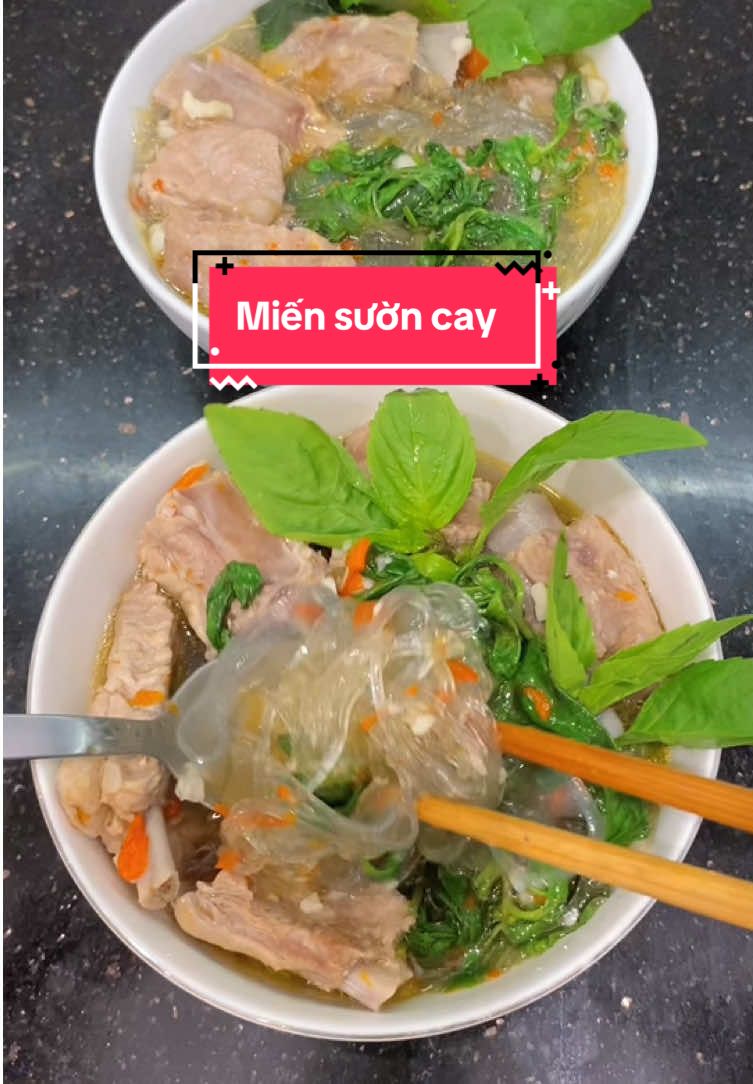 Trời lạnh có bát miến sườn cay ăn đúng đã luôn #lacluoichamchi #homnayangi #miendong #LearnOnTikTok #ăncungtiktok 
