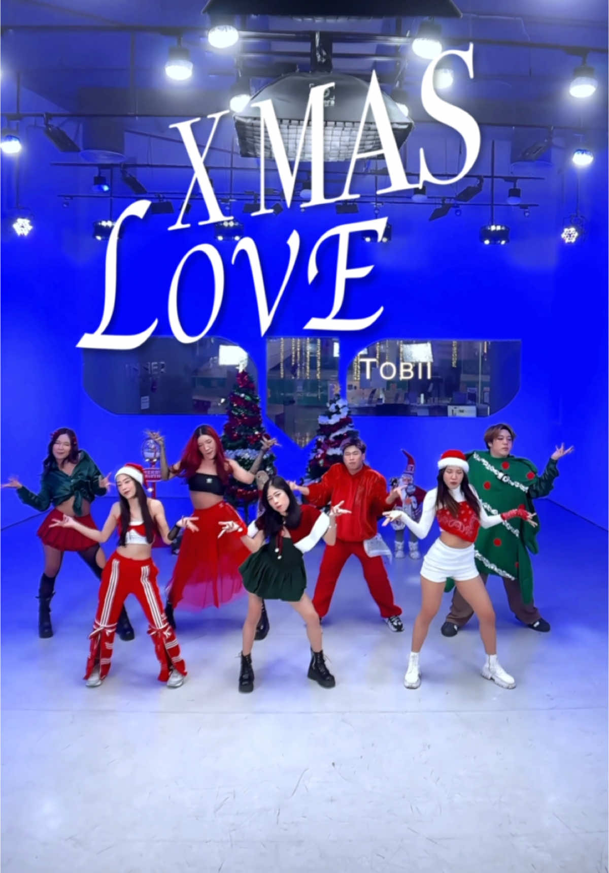คริสมาสต์นี้..มีแซนต้าเป็นของตัวเองหรือยังคะ🎅🏻🥰 XMasLove Dc : @Earth-e #XMasLove #Tobii #DefJamTH #dance #trending #theinnerstudio 