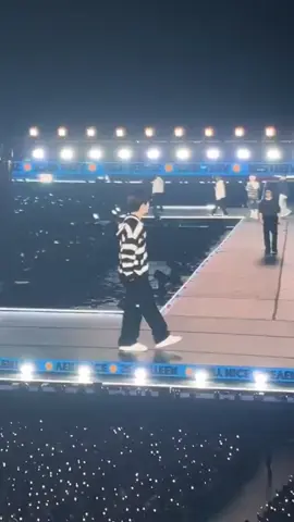 thr way i screamed because of his legs😭😭😭#seungcheol #seventeen 