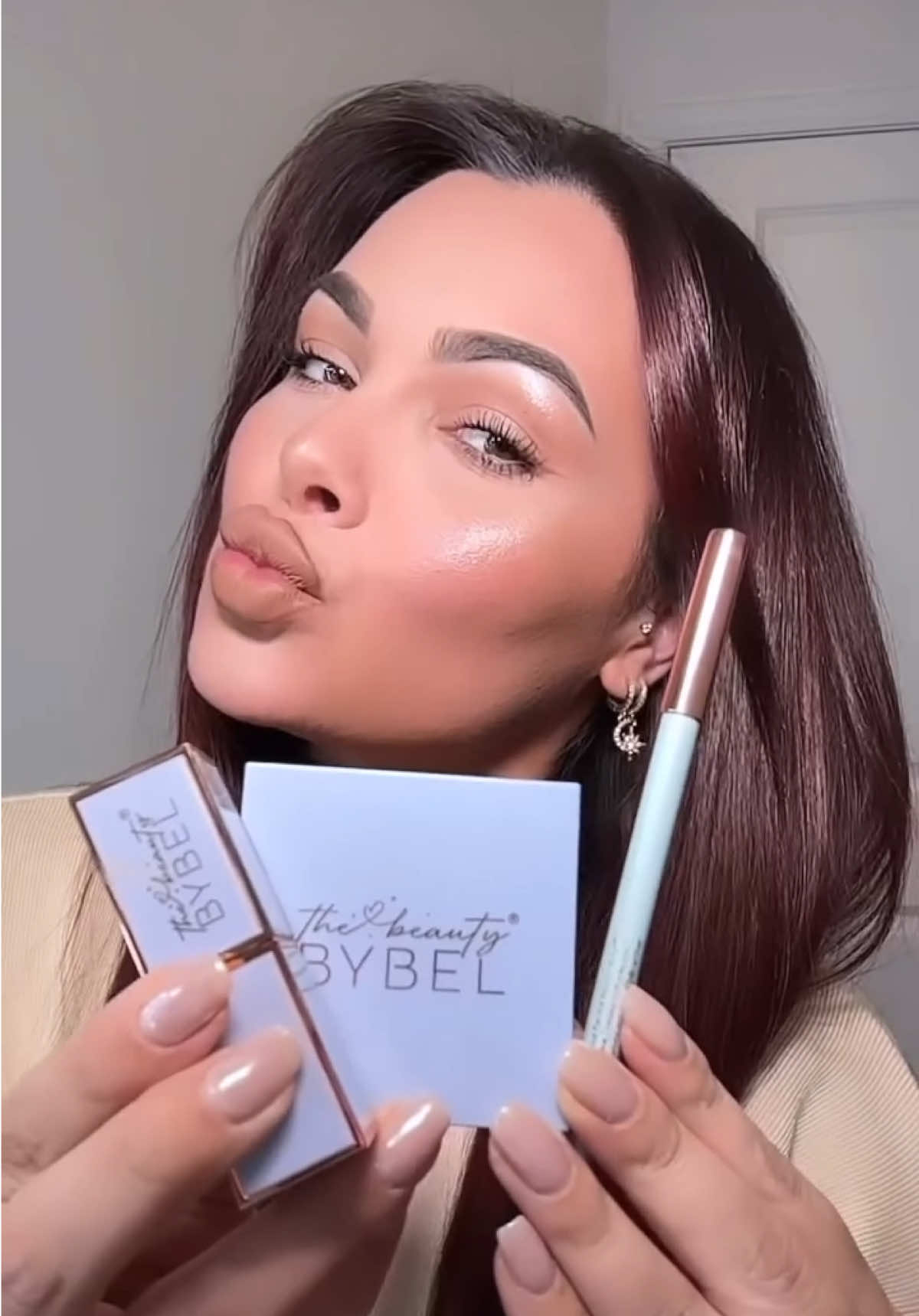 Bybel Highlighter + Francesca Lip Liner + Renz Lipstick ✨🦋 . . . . @𝕝𝕚𝕟𝕒 ♡  #TheBeautyBybel #thebeautybybel #beautybybel #carlibybel #carli #tiktokshop #makeup #beauty #cosmetics #beautybrand #makeupbrand #cosmeticsbrand #highlighter #lipliner #lipstick #tryon #makeuptryon 