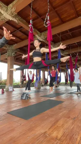 Wait for the best part at the end 🧘🏻‍♀️💤 Lokasi: Udara Bali  #bali #holiday #aerialyoga #udarabali #rekomendasi #yoga 