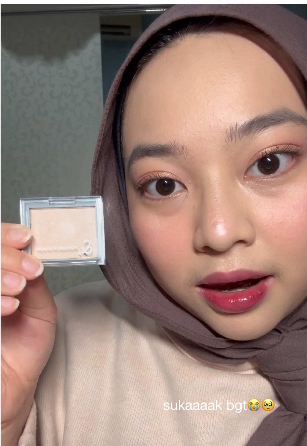 ga expect apa-apa dari highlighter 10k ini tapi ternyata?sebagus ituu🥹🫶🏻 #makeup #highlighter #daisojapan #daisomakeup #beauty #fyp 