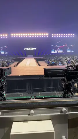 みずほPaypayドーム 座席 見え方 3ゲート 一塁側スタンド 12通路 20通路 正面センターで、トロッコも舞台も全部肉眼で見れます🥹 メンステにいる時は双眼鏡必要だけど、なくも余裕で満足できる #paypayドーム　#SEVENTEEN 