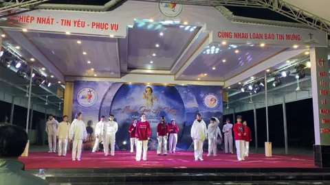 Hòa mình vào không khí Giáng sinh rực rỡ cùng những bước nhảy đầy sôi động!🎄 Qua phần thể hiện của Sv công giáo Vinh - Tổ Bến Thuỷ  #hoanhipgiangsinh #giangsinh2024 #merrychristmas #svcgbenthuy 