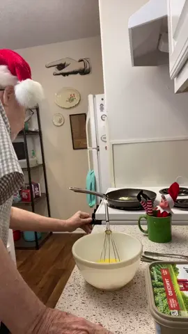 Feeling better and making some breakfast #fypシ #foryou #foryoupage #fyp #oldmansteve #tiktok #breakfast #cooking #chef #food 