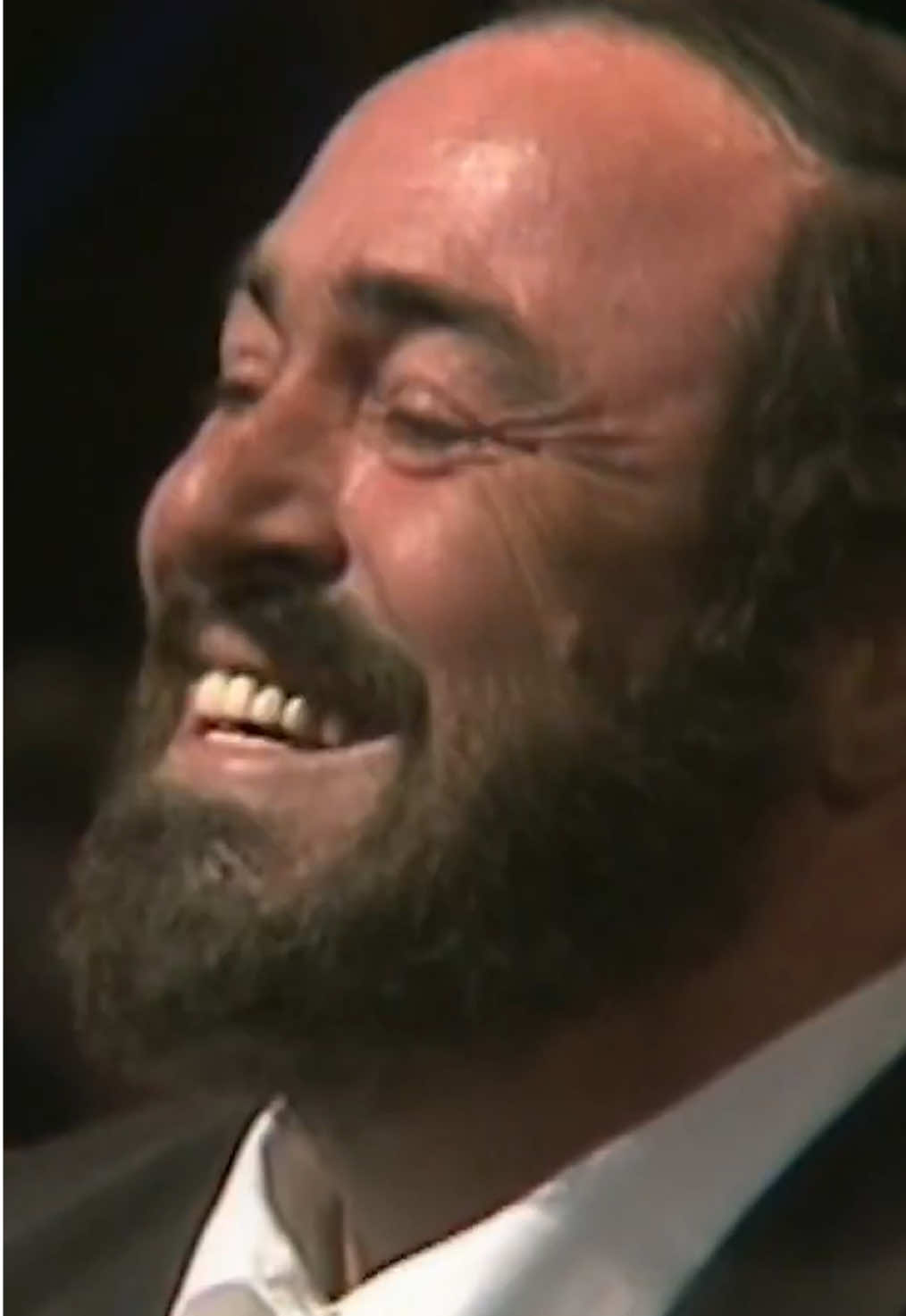 Why do you awaken me!? Maestro Pavarotti asks the question as he commands the stage with an emotional performance of Pourquoi Me Réveiller? 💘 #classicalmusic #operamusic #opera #operatok #lucianopavarotti #pavarotti #massenet #werther