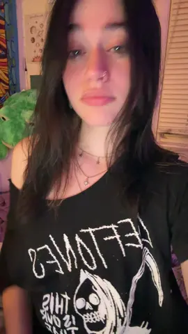 just a lovergirl who love rock and metal 🙂‍↕️