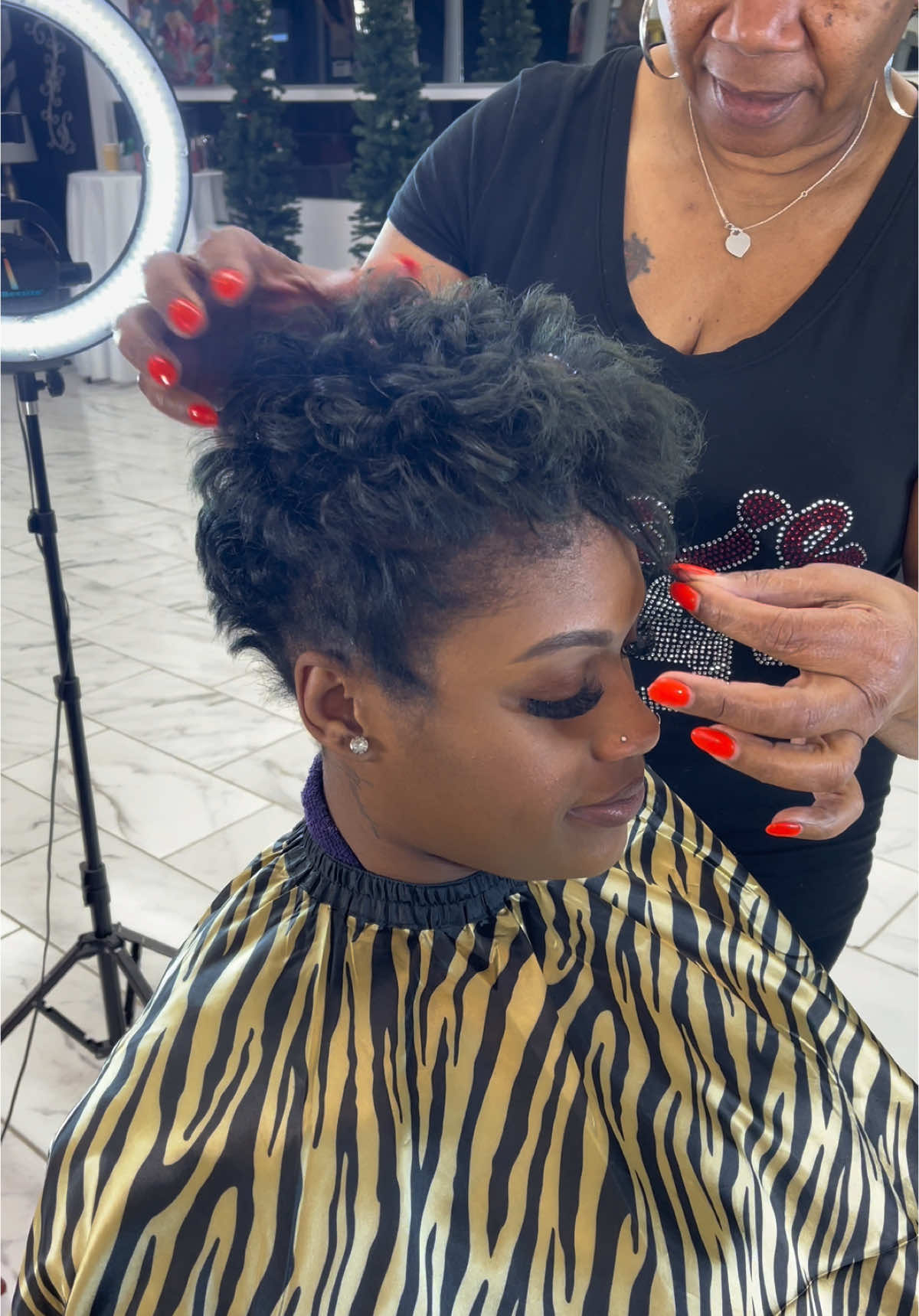 #batonrougehairstylist #pixiecutblackwomen #louisianahairstylist #oldschoolhairstylist #blackhairstylist #blackhaircare 