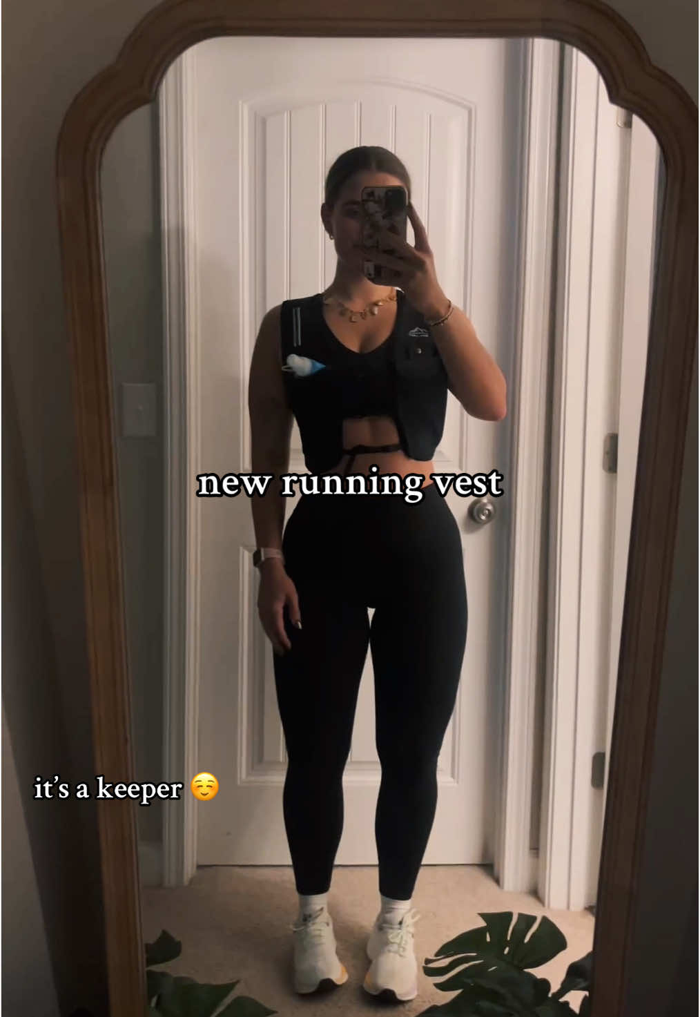 LOVE this running vest so much! It doesn’t rub against me, stays secure, water doesn’t leak, has SO many convenient pockets, holds my phone in place, AND is light weight. i DEF recommend 🤗#runner #runningvest #runningvestreview #runtok #Running #tiktokshop #runningaccessories #rungirl #marathontraining #runtraining 