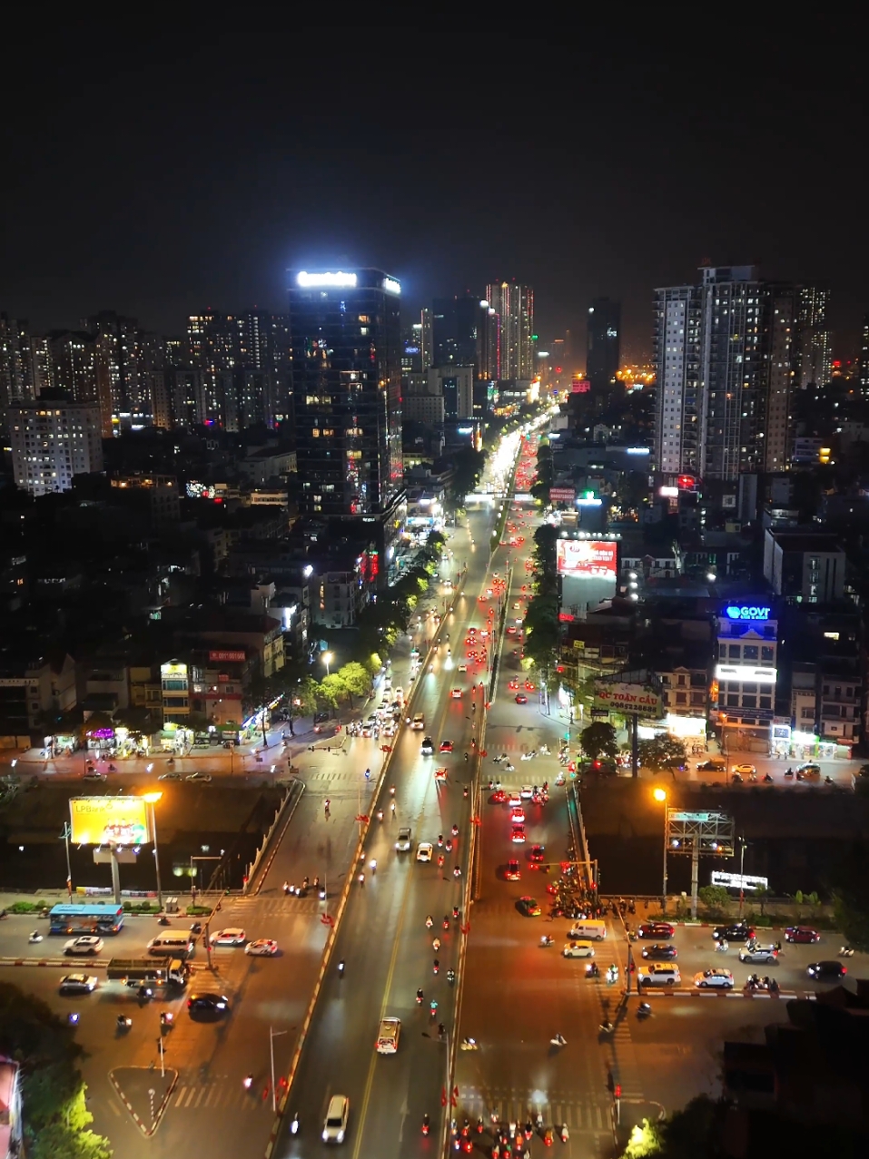 góc Hà Nội về đêm - Vincom Nguyễn Chí Thanh, Chùa Láng  #demhanoi #mythtravel #flycam #flycamvietnam #giangsinh 