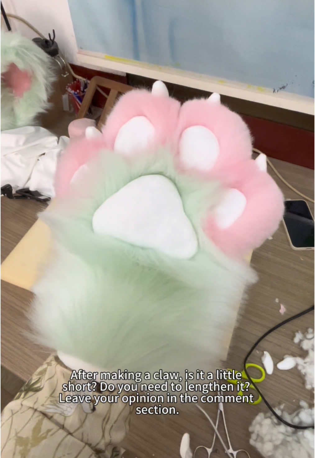 After making a claw, is it a little short? Do you need to lengthen it? Leave your opinion in the comment section.🐾 #fursuit #fursuitforsale #fursuitmaker #kemono #fursuithead #fursuitcommissions  #fursuits #fursuiter #furry #furrvfriends #furryfandom #furrvartwork #furryart 