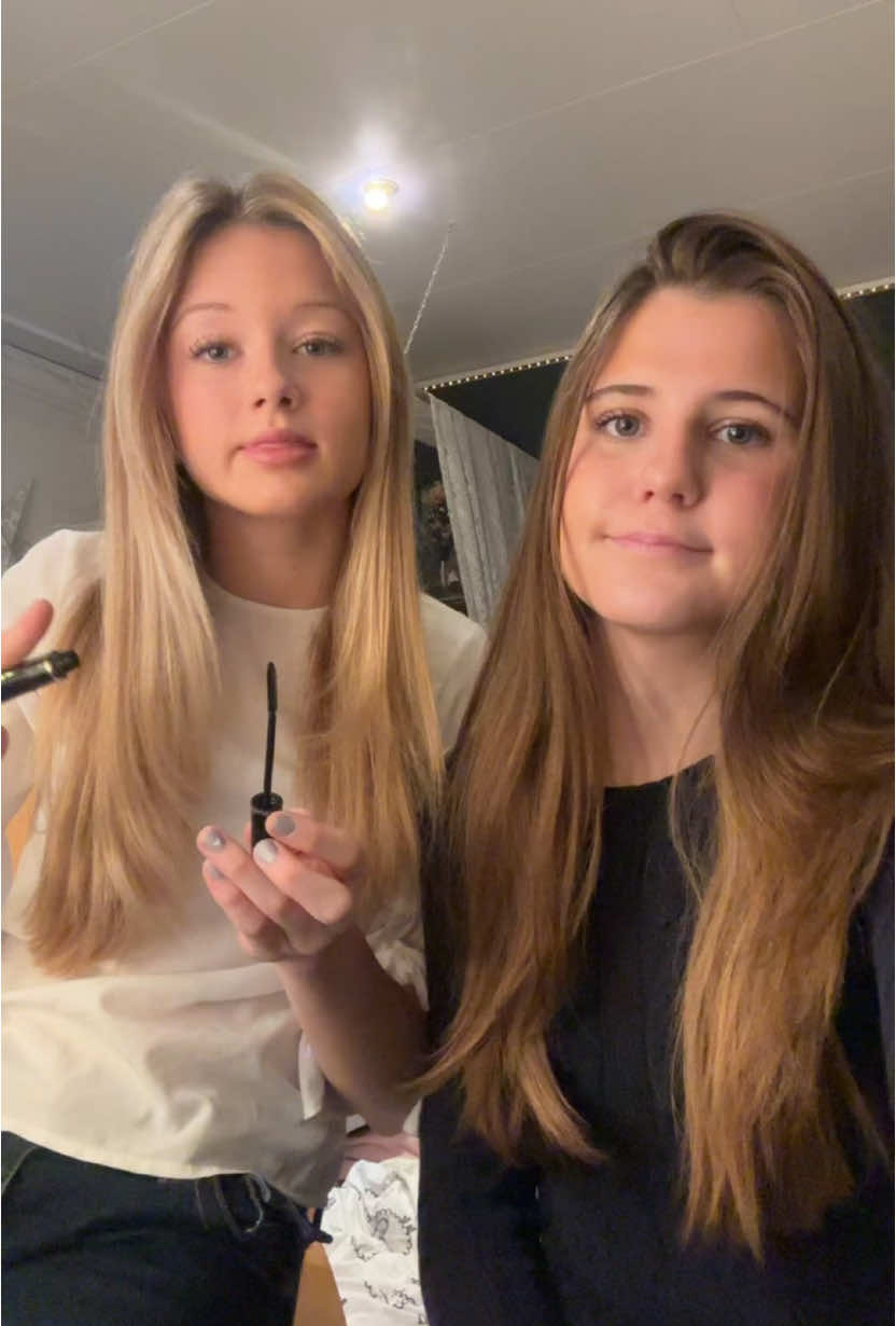 bästavän❤️ #älskade❤️ #meya❤️ #älskardig #✝️ @😘 #blondinobrunettduo 