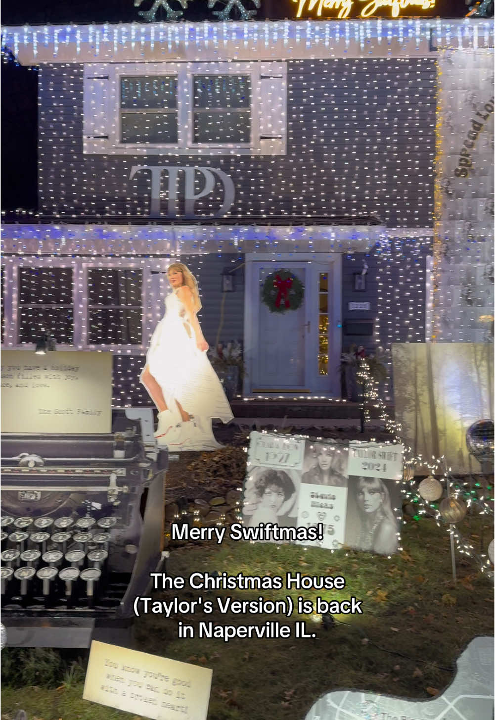 The Swiftmas House is a MUST SEE if you are in the Chicago area 🫶🏼  #merryswiftmas #swifttok #taylorswift  #taylorsversion #swiftmas @Taylor Nation @Taylor Swift @Travis Kelce 