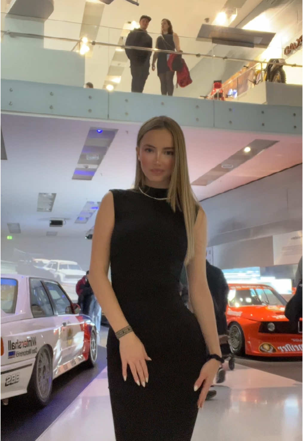 The people in the back 👫  #fyp #fy #foryoupage 