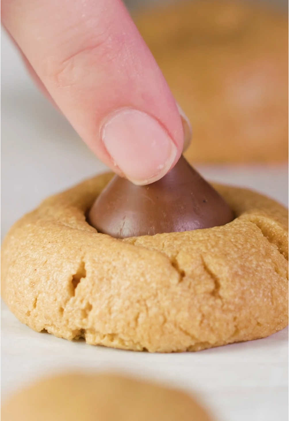 Advent Day 19 🎄 Peanut butter kisses! #Recipe 