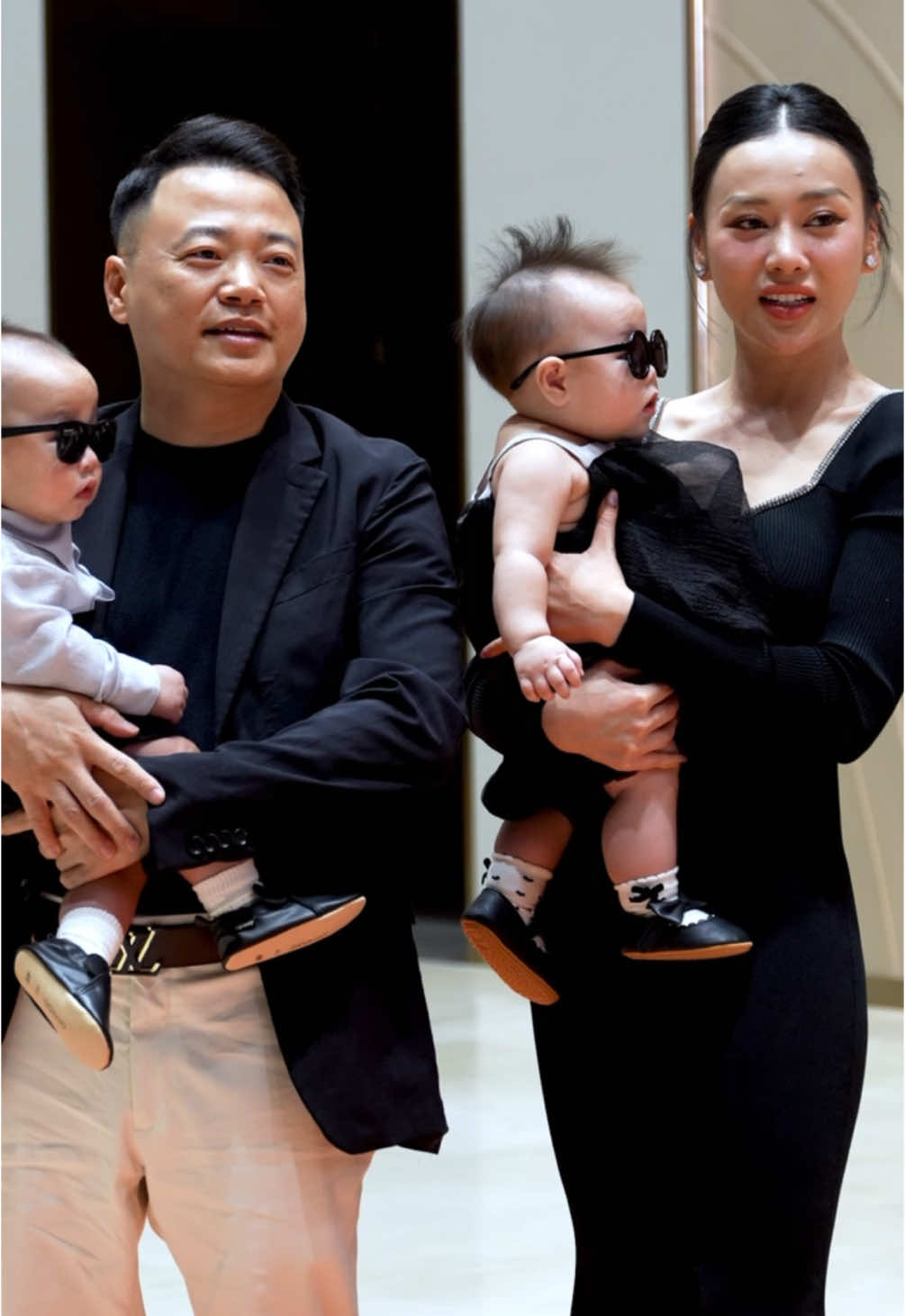 Shark Bình - Phương Oanh và 2 bé nhỏ tại sự kiện Ngôi Sao Của Năm 2024 #ngoisao #ngoisaocuanam2024 #nogostudio 