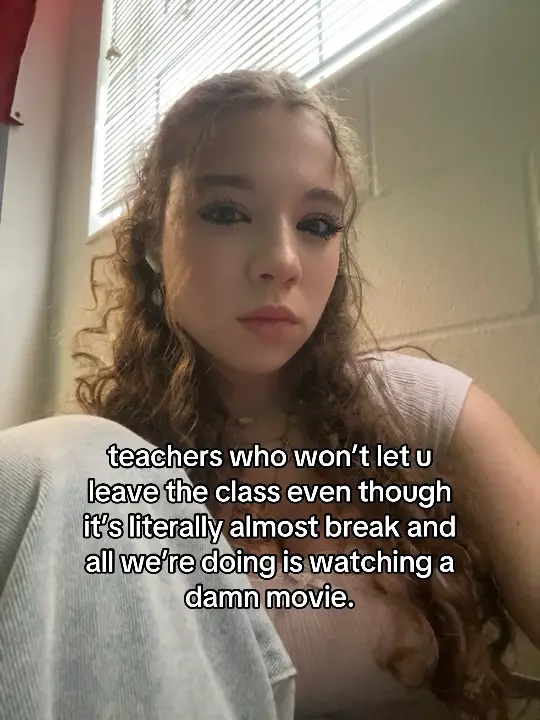 like pls i need to see my friends why r u keeping me in house arrest #school #relatable #mood #fyp #winterbreak 