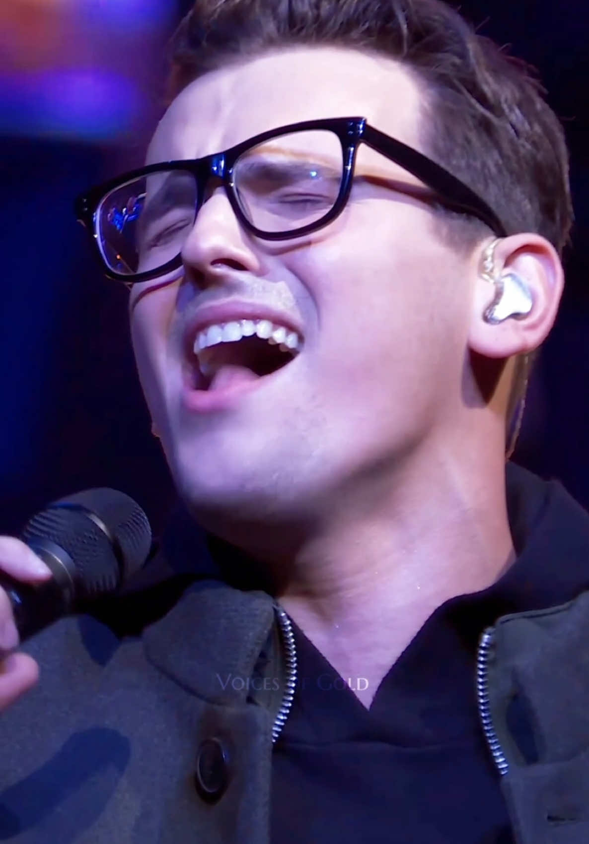 🎄✨ @Tommee Profitt’s The Birth of a King LIVE is a Christmas concert like no other, blending cinematic music with holiday magic. Known for his breathtaking productions, Tommee brings together a 60-piece orchestra, a massive choir, and some of the most incredible artists in this one-of-a-kind show. One moment that really stands out is when Stanaj takes the stage to sing an original Christmas song from Tommee’s album. There’s something about the way he sings that makes you feel all cozy inside. 🎶❤️ What’s the one Christmas song you can never get enough of? Let us know in the comments! #TommeeProfitt #StanajLive #CinematicChristmas