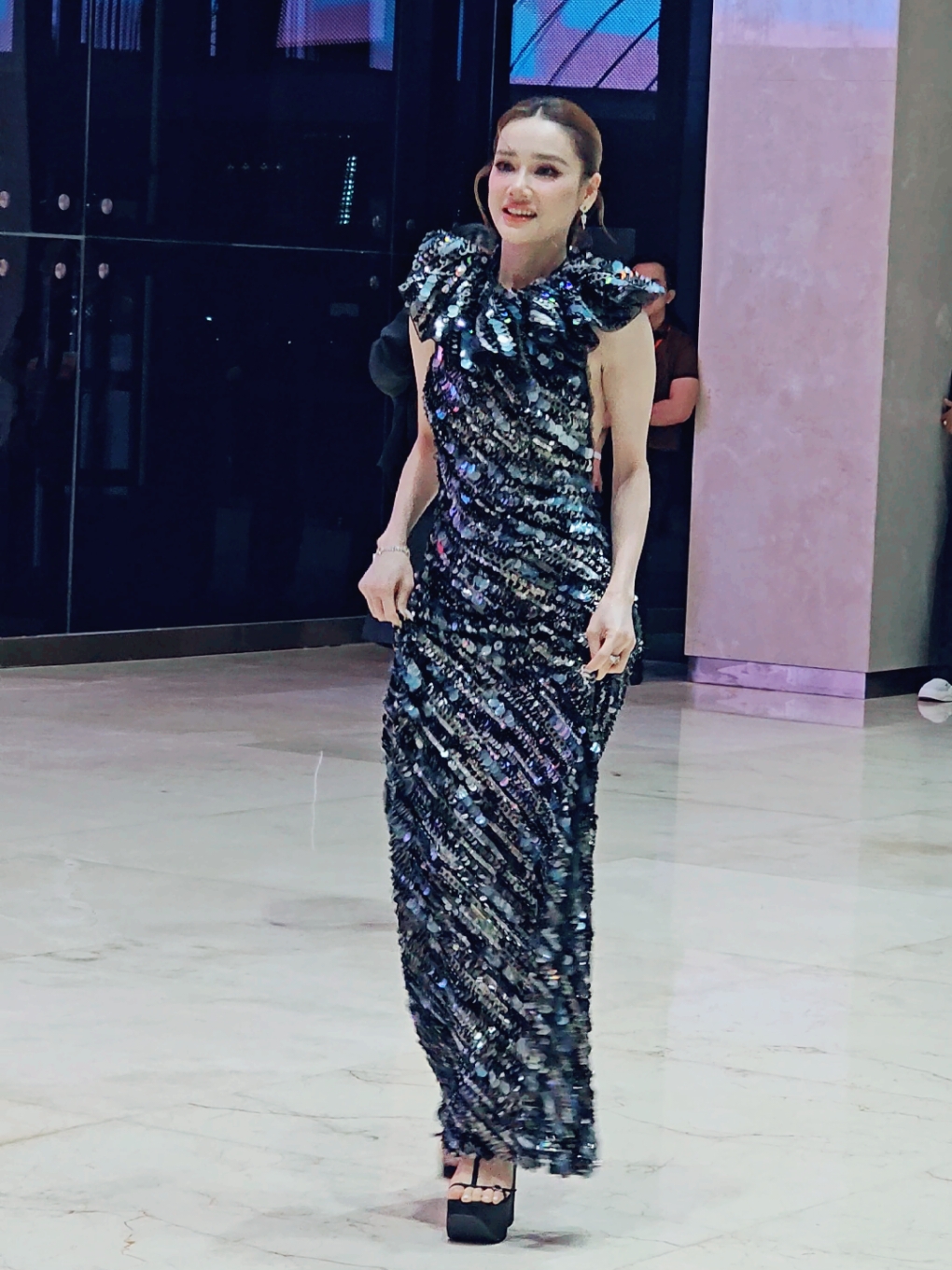 Nhã Phương 1 mình dự sự kiện Kỷ niệm 20 năm Ngôi Sao , ngôi sao của năm 2024, gala vinh danh, trao giải #ngoisao #ngoisaocuanam2024 #sao #star #hot #event #award #ongsangchanh #nhaphuong 