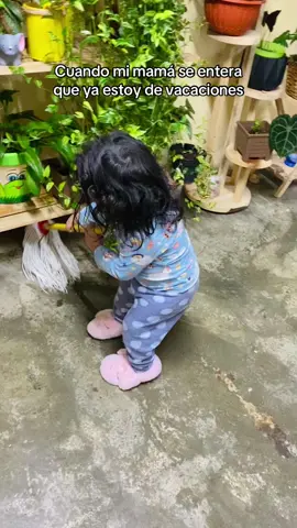 Toca ayudar en casa 😂 #bebedannasofia💜 #humor #niñastiktok #cenicienta #trapeando #niñabonita ##fyp #viral_video #paratiiiiiiiiiiiiiiiiiiiiiiiiiiiiiii 