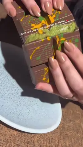 #fyp #tiktokmademebuyit #trending #viral #dubaichocolatebar #dubaichocolate 