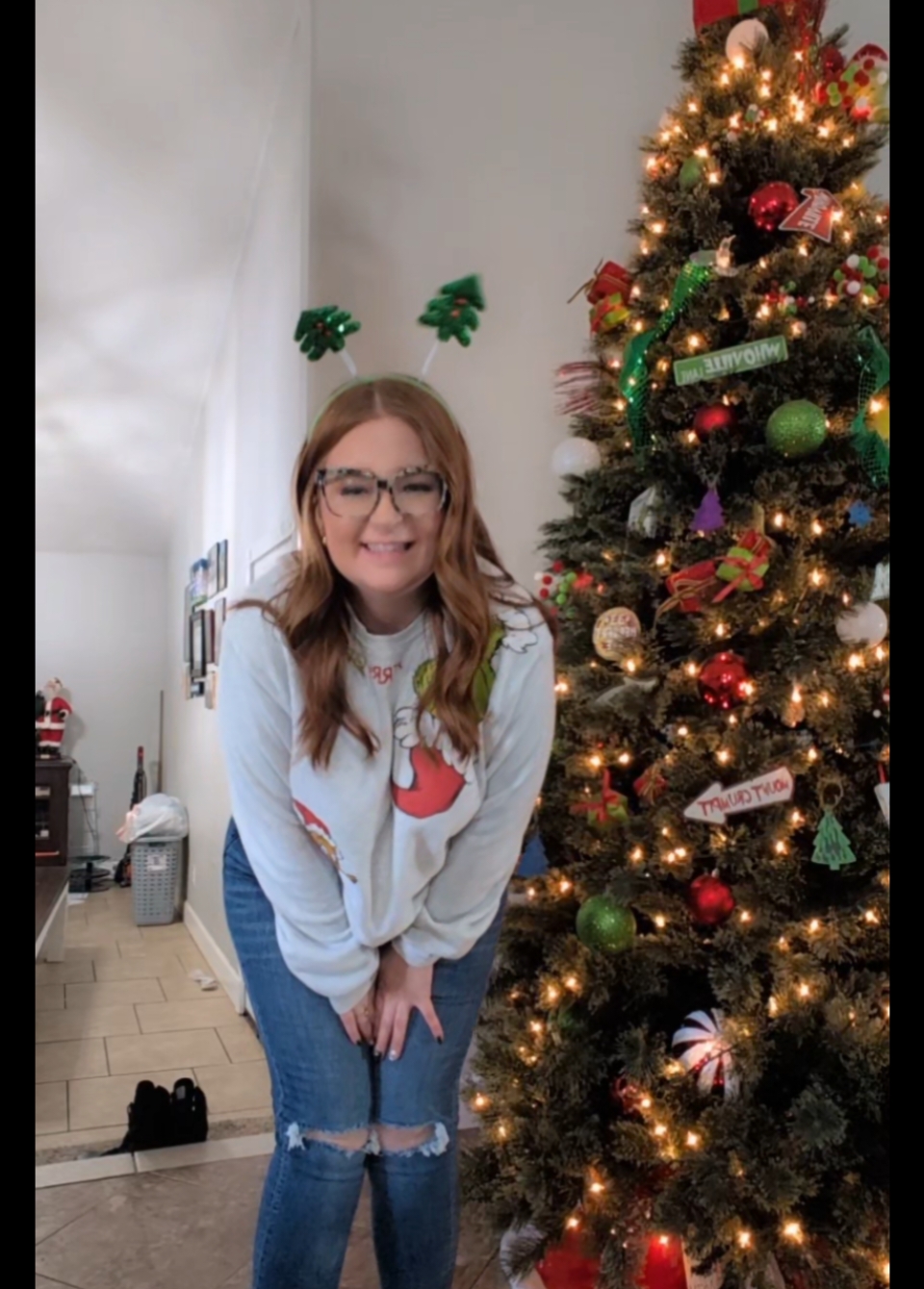 Classroom lead mom ootd for Christmas party with a bunch of kindergarteners🎅🏻❣️🎄❤️  #sahmootd #chrisrmassahm #utah 