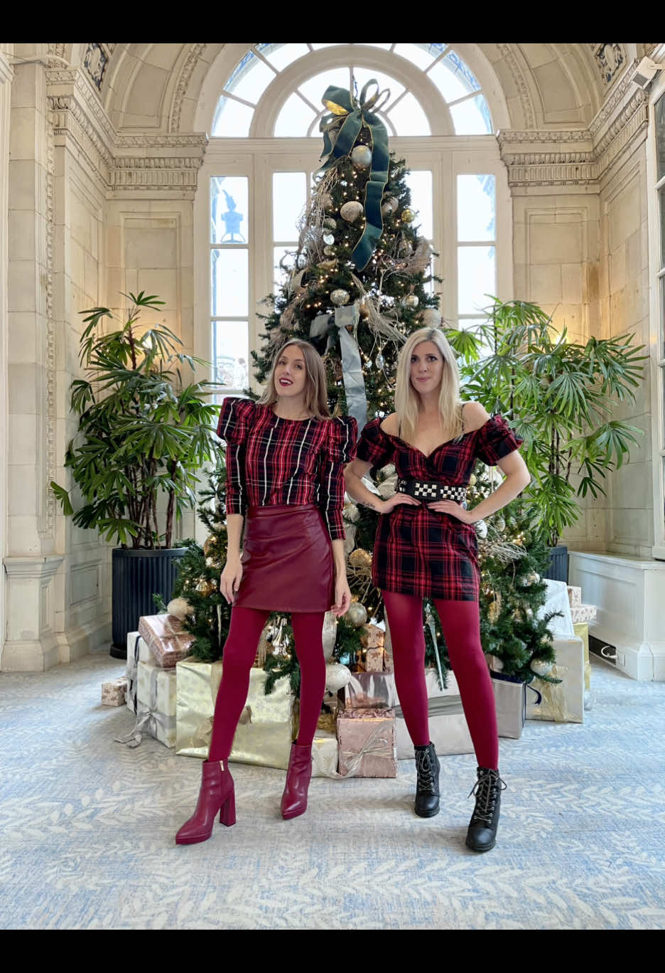 Happy HUElidays! The moment we put our HUE red tights on, we’re immediately transported into holiday looks and festive fun. ✨ #HUE #holidaystyle #holidayoutfit #plaid #matchymatchy 