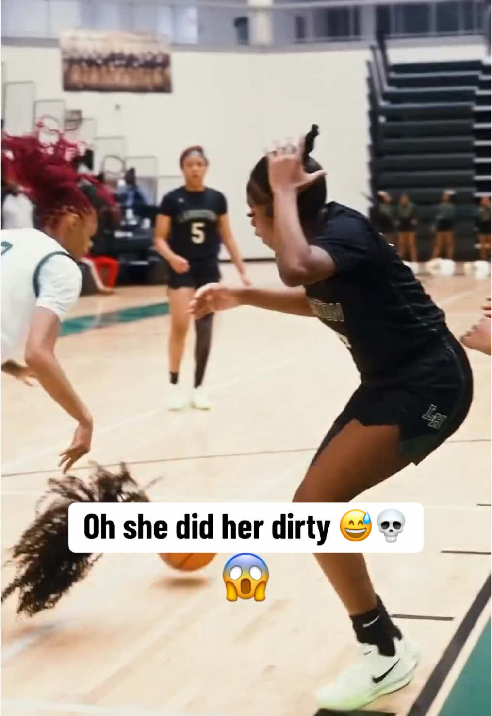 The ref couldn’t keep it together 😭💀 (@Joshua Shot It) #girlsbasketball #jumpball #OhNo #wig 