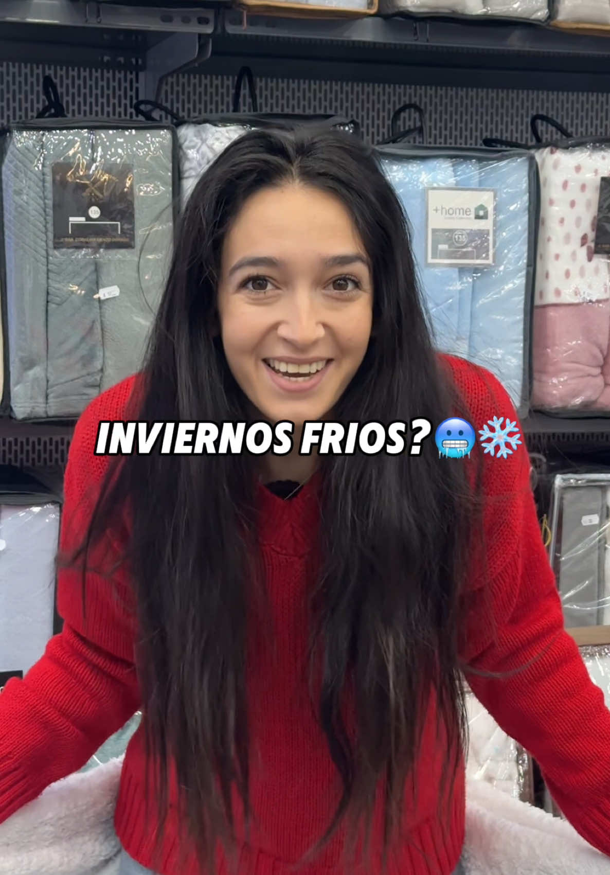 No hay mejor regalo que el que usas a diario😍 @modayhogarascen Como cada año nos pasamos por aquí siendo fechas especiales para recordaros que mi familia sigue tanto en el mercadillo como en la nueva tienda, y os atenderán siempre con la misma sonrisa que me enseñaron a mí a afrontar la vida ❤️  #invierno #manta #sabana #coralina #pijama #modahogarascen #familia #mercadillo #tienda #saco #termico #sedalina #hogar #cama #edredon #colcha #funda #almohada #bilbao #envios 