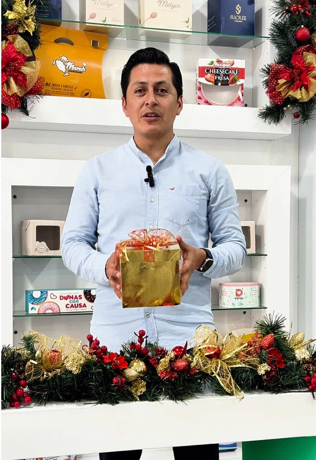 🎄✨ Celebramos contigo esta Navidad ✨🎄 En Dikapsa, sabemos que los grandes logros no se construyen solos. Este año fue especial porque lo vivimos junto a ti: 💡 A nuestros colaboradores: gracias por su dedicación y pasión que hacen posible cada meta. 🤝 A nuestros clientes: gracias por su confianza, que nos inspira a seguir creando juntos. 🌟 Que esta Navidad traiga alegría, unión y un 2025 lleno de nuevos éxitos compartidos. 🌟 🎥 Dale play y vive con nosotros el espíritu de estas fiestas. 🎁 ¡De todo corazón, Feliz Navidad y un próspero Año Nuevo! #navidad #empresa #feliznavidad #mensajenavidad #espiritunavideño #imprenta