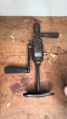 Furadeira manual antiga! #trending #tools #fyp #fy #car #loucosporcarros #carreatauration #antique  #reliquias #raridade #roadster #wheelsanddeals #carbuying #trend #FastNLoud #anos70 #antigomobilismo #carrosantigos #classiccarrestauration #carrestauration