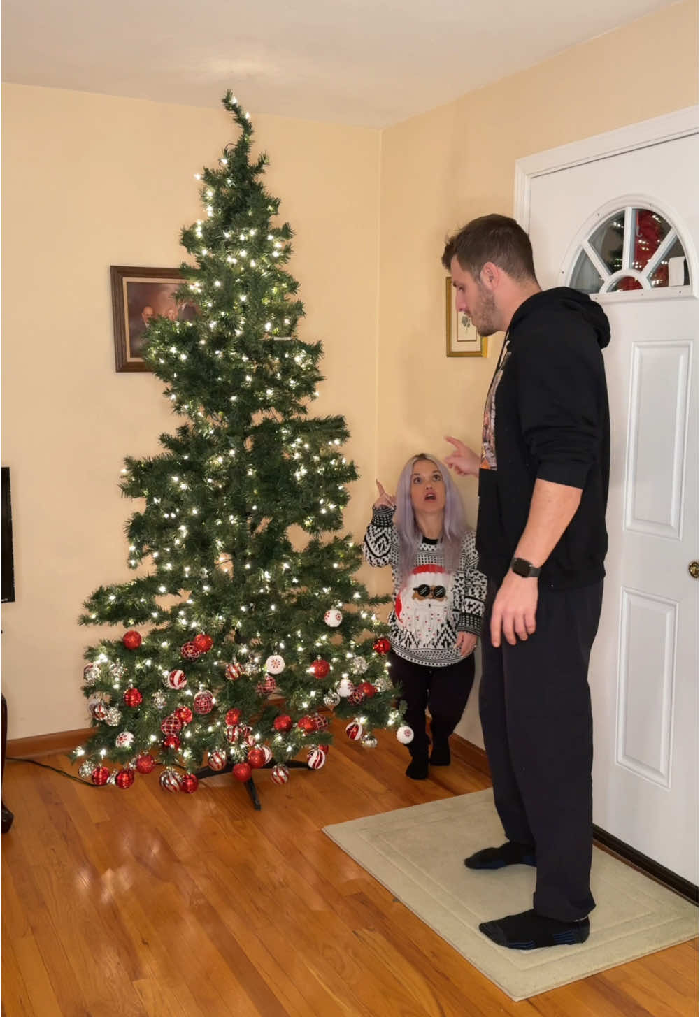 Santa‘s little helper, wasn’t very helpful @@Tiffani Chance##christmas