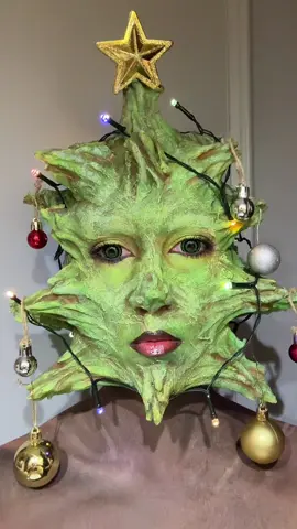 I miss looking like a Christmas Tree 😔🎄 #Christmas #makeup 