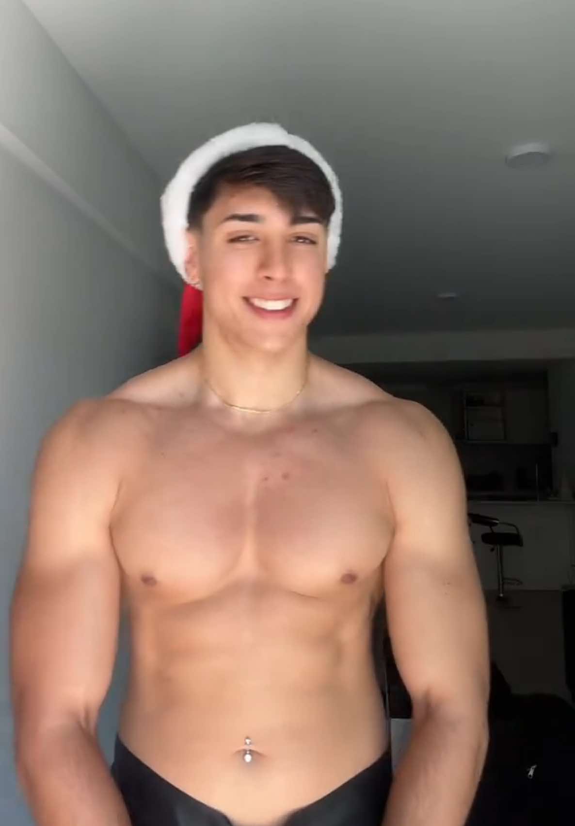 Ya pediste tu regalo a Santa? 🎅🏼 #fitness #fypp #christmas 