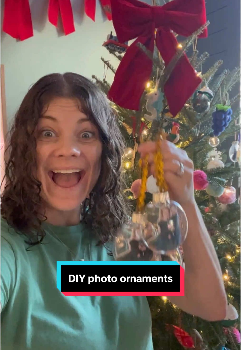 🎄Looking for a last minute Christmas craft? These photo ornament balls are so easy to make and make a great small gift or gift topper! Use kids pictures or pictures from happy memories this year.  Trust me - you will want to make them every year once you see how easy it is! #christmascrafts #christmasornaments #diyornaments #photoornament 